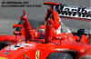 Gp Germania 2002 Schumi diti in alto.jpg (56563 byte)