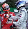 Passaggio consegna Mika Schumi Suzuka 2000 MEDIA.jpg (35960 byte)